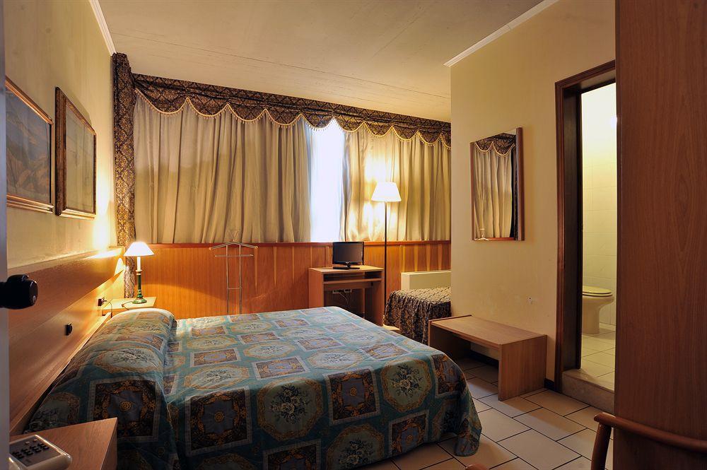 Hotel Cristallo Barga Fornaci di Barga Экстерьер фото